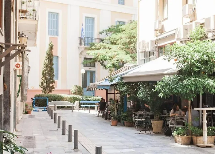 Modern In Ipitou, Plaka